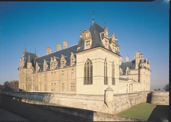 Principal facade and the south facade