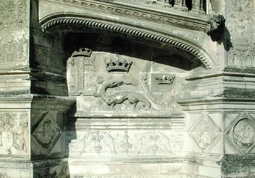 Relief from the Grand Escalier depicting the coat of arms of Francois I with a salamander
