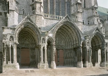View of the three portals of the north transept