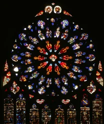 Window depicting angelic musicians