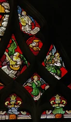 Window depicting musician angels