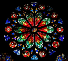Window w17 depicting a rose with naturalistic design