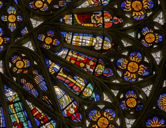 Window depicting suns and bishops beneath the Angelic Hierarchy in the north rose window