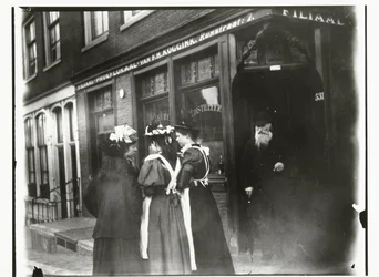 Four Young Women on the Street in Front of Tasting Room Koggink in the Runstraat in Amsterdam