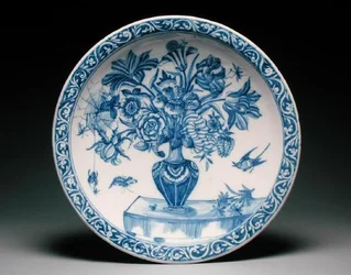 Dish Depicting a Narrow-Necked Vase of Flowers, Frankfurt-am-Main