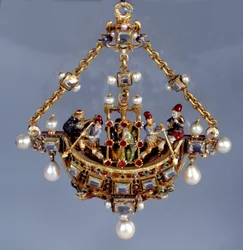 German Art: Boat-Shaped Necklace Pendant