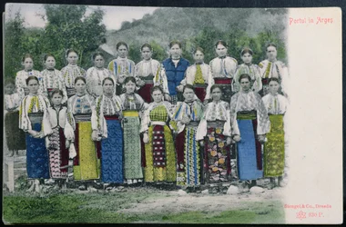 Postcard depicting Romanian traditional dress in the region of Arges, c.1900-10