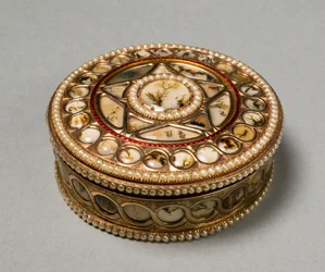 Round Snuff Box