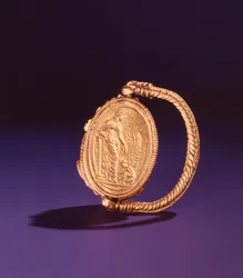 Finger ring with Aphrodite and Eros