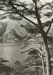 The Hotel Across The Lake, Shoji, 1910