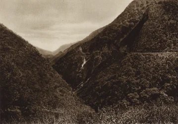 Mexico: Las Canoas, Section of railway and Tamasopo ravine