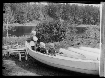 Local Children on the Shore of Niemenlauta