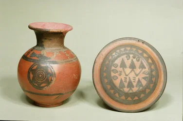 Terracotta pot and lid