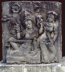 Seated Queen