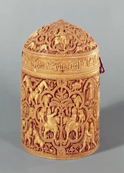 Pyx with a relief depicting the pleasures of courtly life, inscribed with the name Al-Mughira, son of the Caliph Abd-al-Rahman III, Umayyad Period, from Cordoba