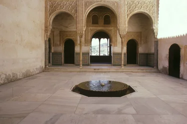 The Mexuar patio