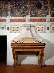 Fireplace bearing the initials F.II.M.M.V signifying Federigo Gonzaga II Marchese of Mantua, with a decorative frieze above incorporating various impresse from the Gonzaga coat of arms, 1528