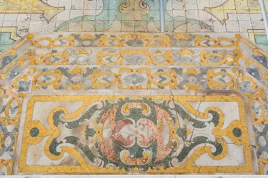 High Altar, Predella and Floor