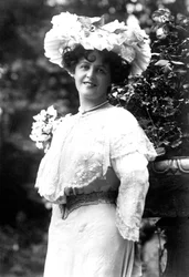 Marie Studholme, English Actress