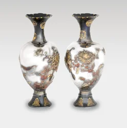 A Pair of Ozeki Studio Vases, Meiji Period, Late 19th Century