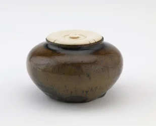Small jar used as tea caddy, Muromachi or Momoyama period
