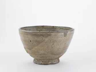 Tea bowl with intended rim, Edo period