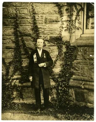 Dr Mary Walker, one of the first women doctors who has the right to wear man