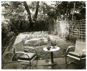 Garden of Mrs. W. H. Wells, 265 W 11th, Greenwich Village, New York, USA, c.1936-37