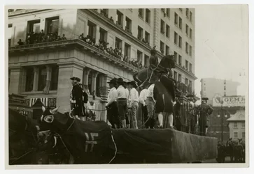 Historical Parade Float #31, Destruction of Statue of George III