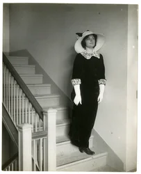 Right way coming down stairs, c.1905-18