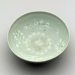 Bowl with celadon glaze