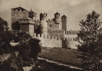 Italy: Castello Fenis, Val d