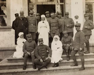 Album of the First World War in Friuli-Venezia Giulia: group portrait with officers and Red Cross nurses during the visit of the Knights of Malta at Villa Brazzà, home to 17 of the Hospital of war in Soleschiano Manzano, 25/11/1915