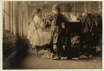 Child Raveler and Looper in Loudon Hosiery Mills, Tennessee, 1910