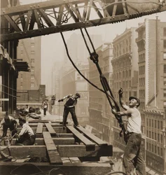 Construction workers empire state building, c.1930