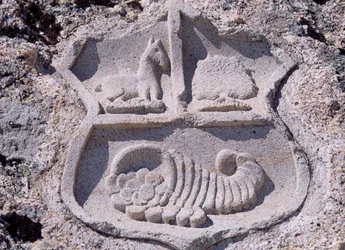 Castle of the Dukes of Albuquerque, Architectural detail showing coat of arms