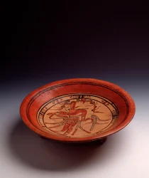 Pre-Columbian art, Maya civilization, Classic period: tripod vase in painted clay. From Petén, Guatemala. Dimensions: height 8 x diameter 33.8 cm. Guatemala City, National Museum of Archaeology and Ethnology