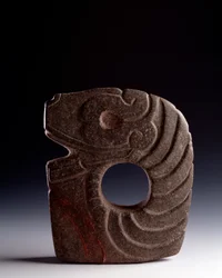 Zoomorphic axe in carved stone representing a stylized snake