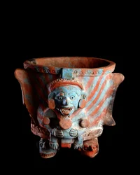 Pre-Columbian art, Maya civilization, Postclassic period: tripod clay incense burner decorated with a head. From Nebaj, Quiché, Guatemala. Dimensions: h. 25 x w. 23.8 cm. Guatemala, National Museum of Archaeology and Ethnology