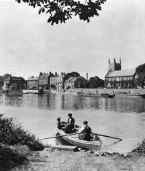 Ferry across the Thames to the London Apprentice inn, Isleworth, London, 1926-1927