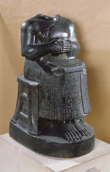 Headless statue of Prince Gudea as an architect