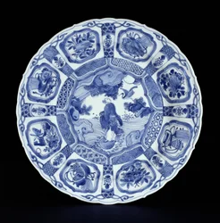 Blue and white kraak platter painted with Li Tiegvai crossing the sea on a double gourd, Wanli period, 1594-1610