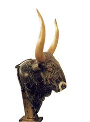 Minoan art: rhyton in the shape of a bull