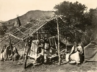Building an Empire in the Fascist age: women intent on weaving