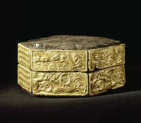 Hexagonal pyxis decorated with animals, from Grave V, Grave Circle A, Mycenae
