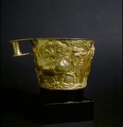 Gold cup decorates a scene of capture of a bull