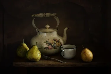 Vintage Kettle Pears