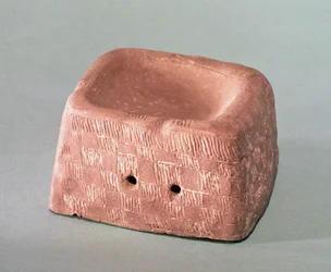 Vase support used as a perfume burner, Chasseen Culture