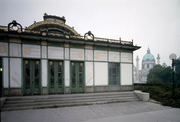 Art Nouveau: view of the pavilion of the Karlsplatz metro station (now cafe) made by architect Otto Wagner (1841-1918) (Viennese Secession) 1894-1899