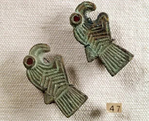 Bronze fibules inlaid with garnet in the shape of eagle heads
